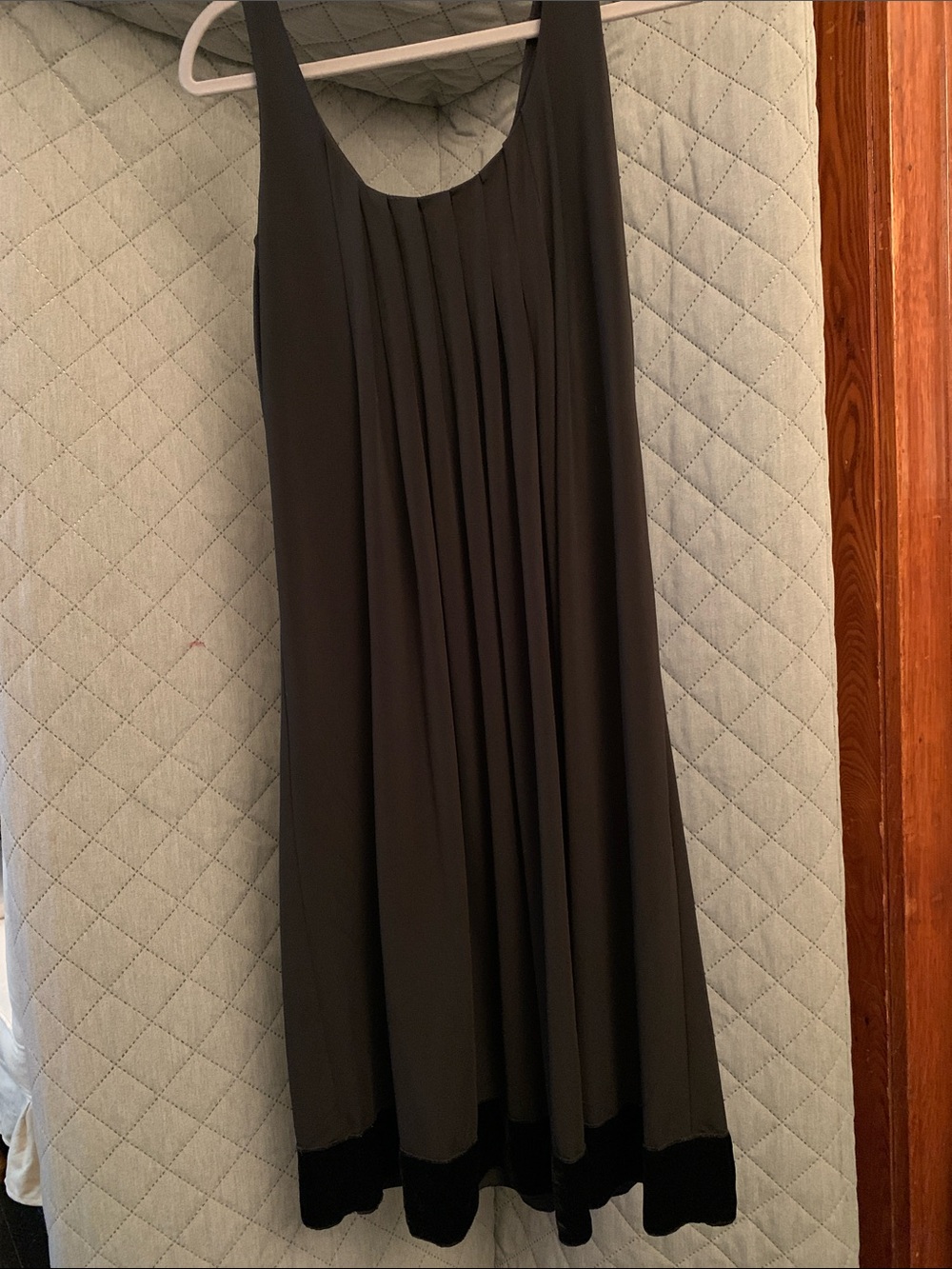 #47 Jones New York Black Pleated Midi Dress